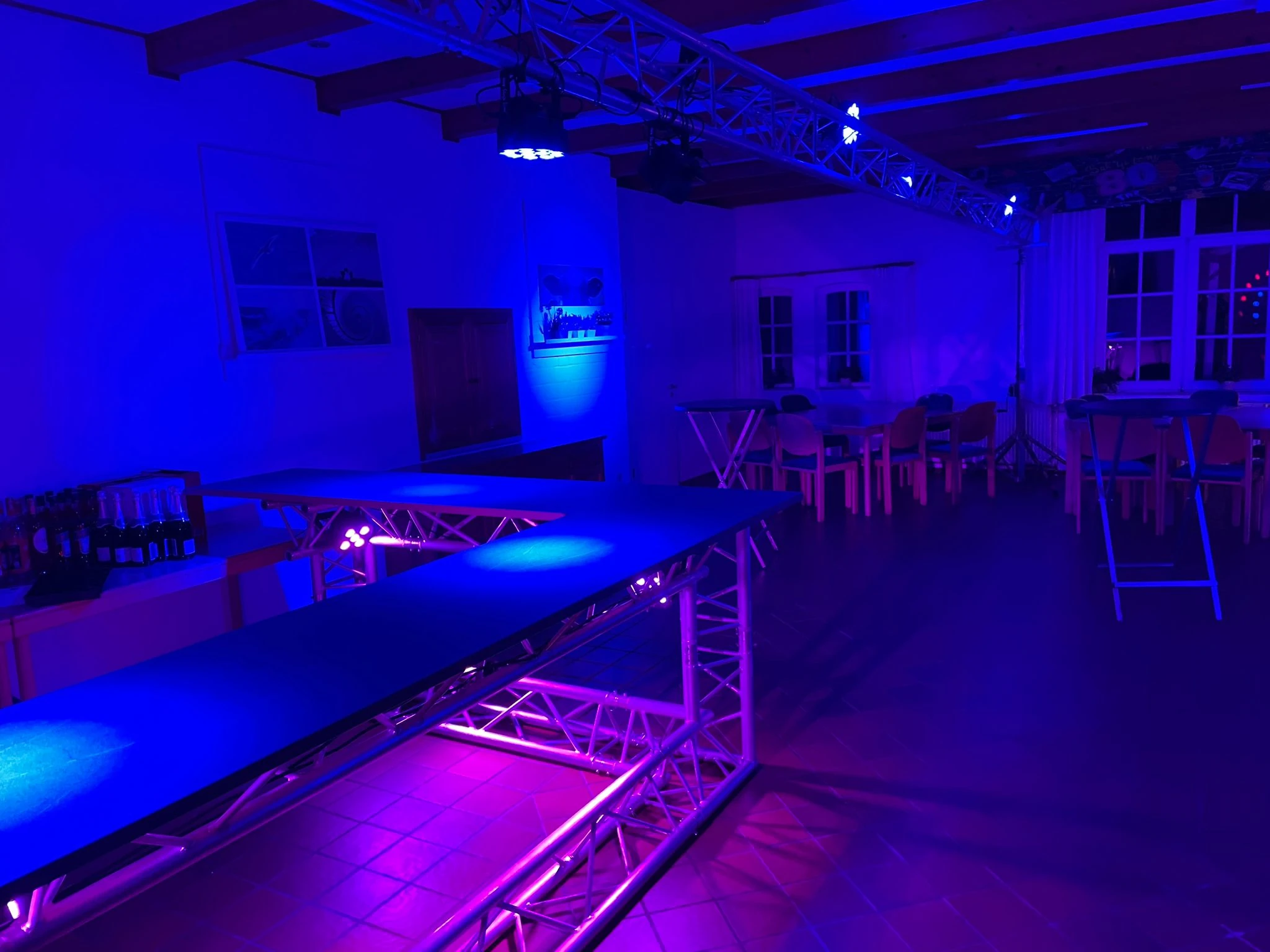 Neu im Verleih - Tresen mit Beleuchtung