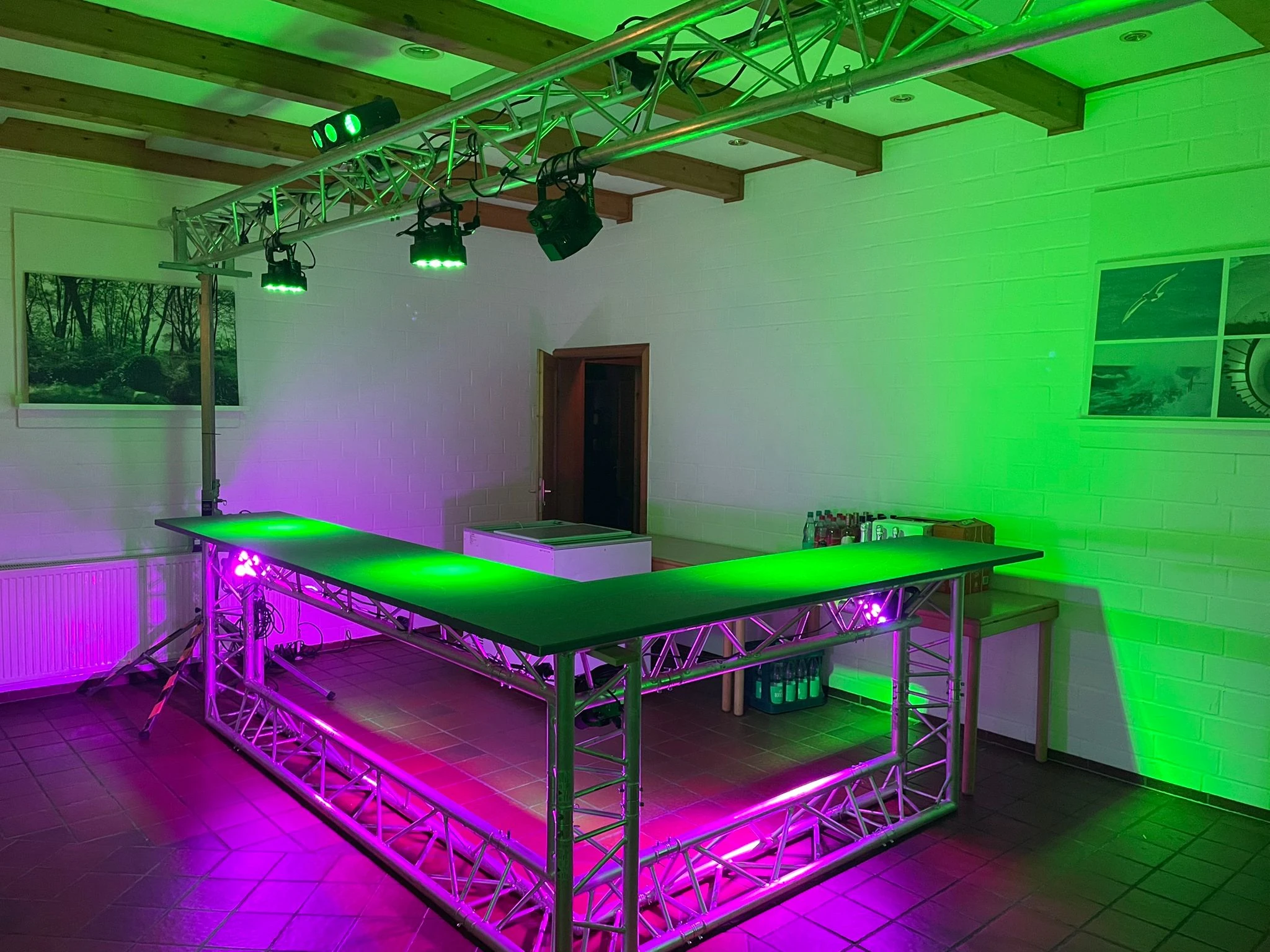 Neu im Verleih - Tresen mit Beleuchtung