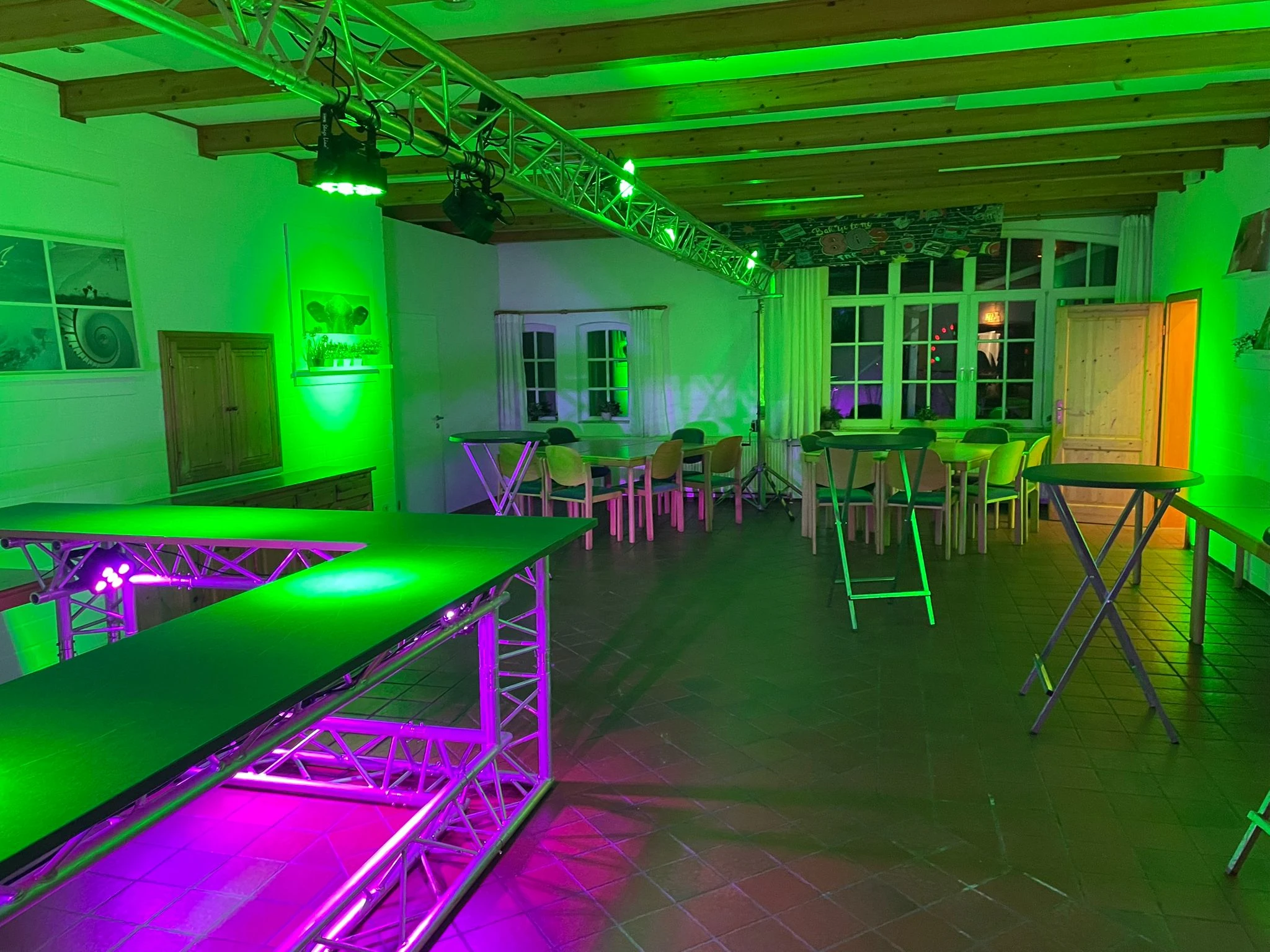 Neu im Verleih - Tresen mit Beleuchtung