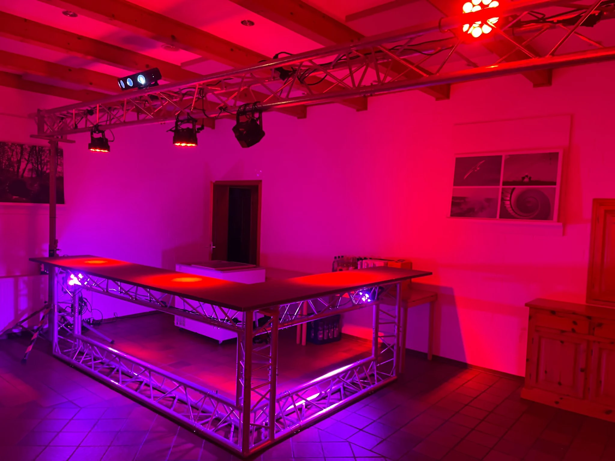 Neu im Verleih - Tresen mit Beleuchtung