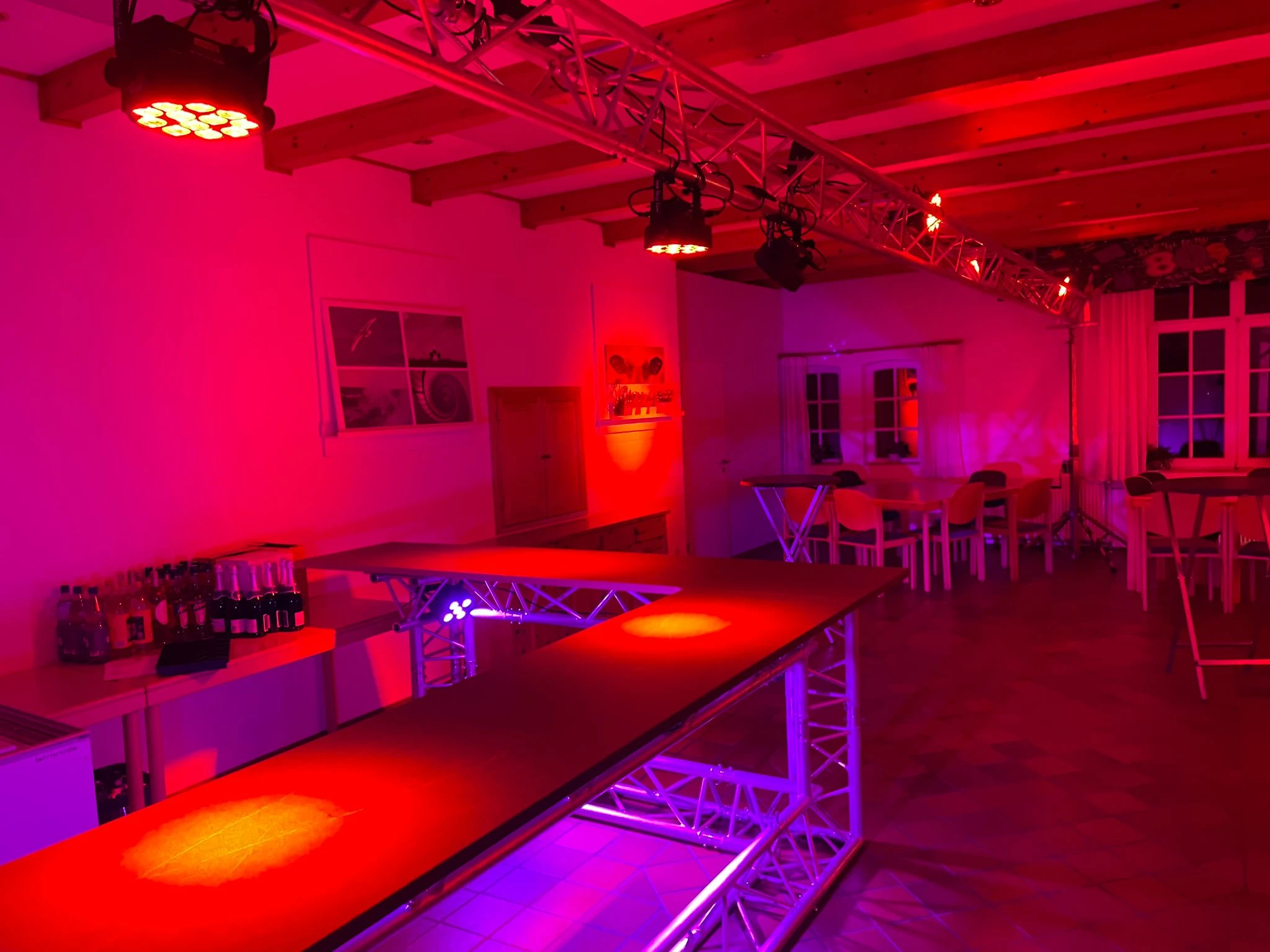 Neu im Verleih - Tresen mit Beleuchtung